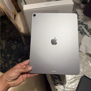 Apple iPad Air - Sleek Silver Finish